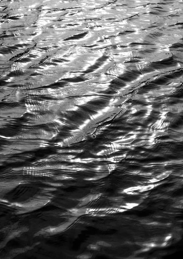 Fotografie_Serie_Wasseroberflaeche_ges (1) Large.jpeg