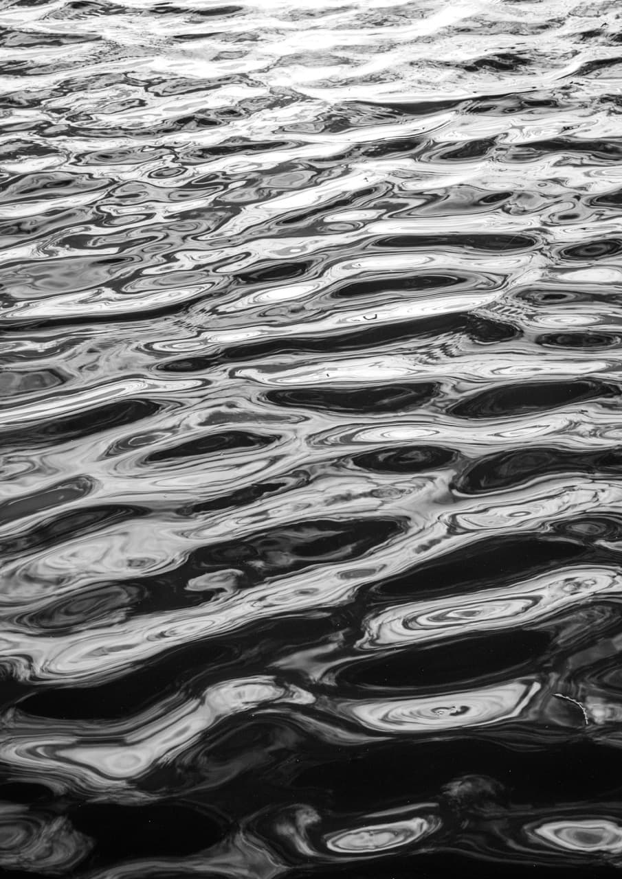 /data/kunst/fotografieWasseroberflaecheGesamt/Fotografie_Serie_Wasseroberflaeche_ges (8) Large.jpeg